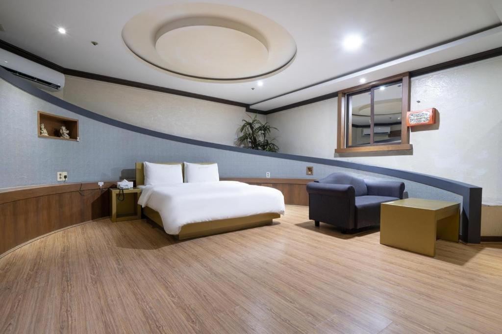 Hotel Head-One Uijeongbu Exterior photo