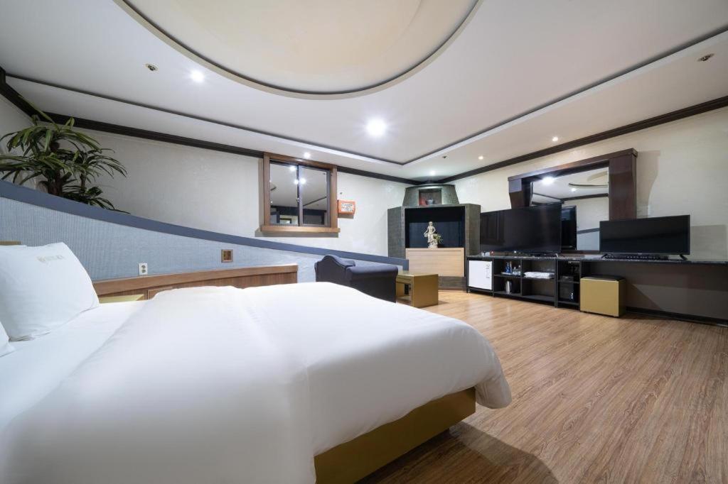 Hotel Head-One Uijeongbu Exterior photo