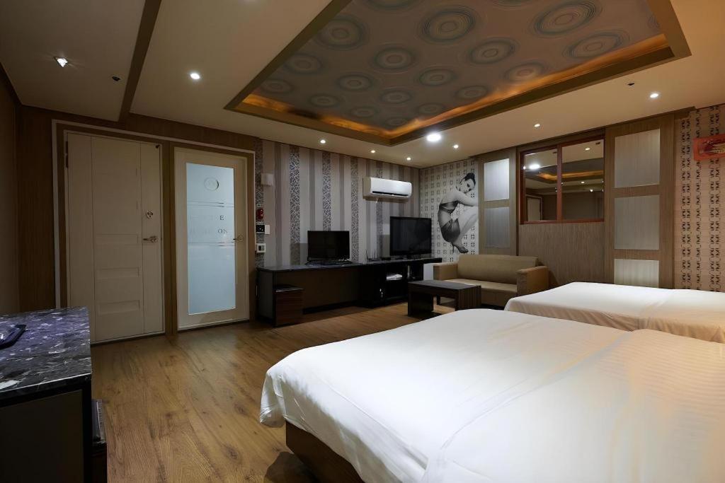 Hotel Head-One Uijeongbu Exterior photo