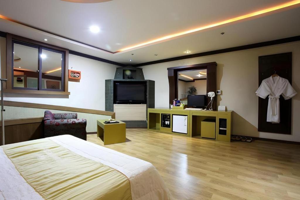 Hotel Head-One Uijeongbu Exterior photo